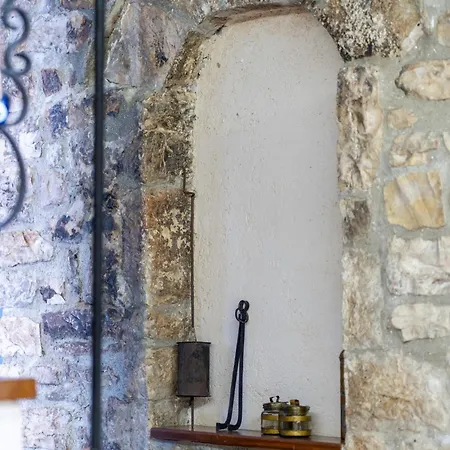 The Well House - Unesco Μπεράτ