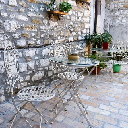 Bed & Breakfast The Well House - Unesco Berat